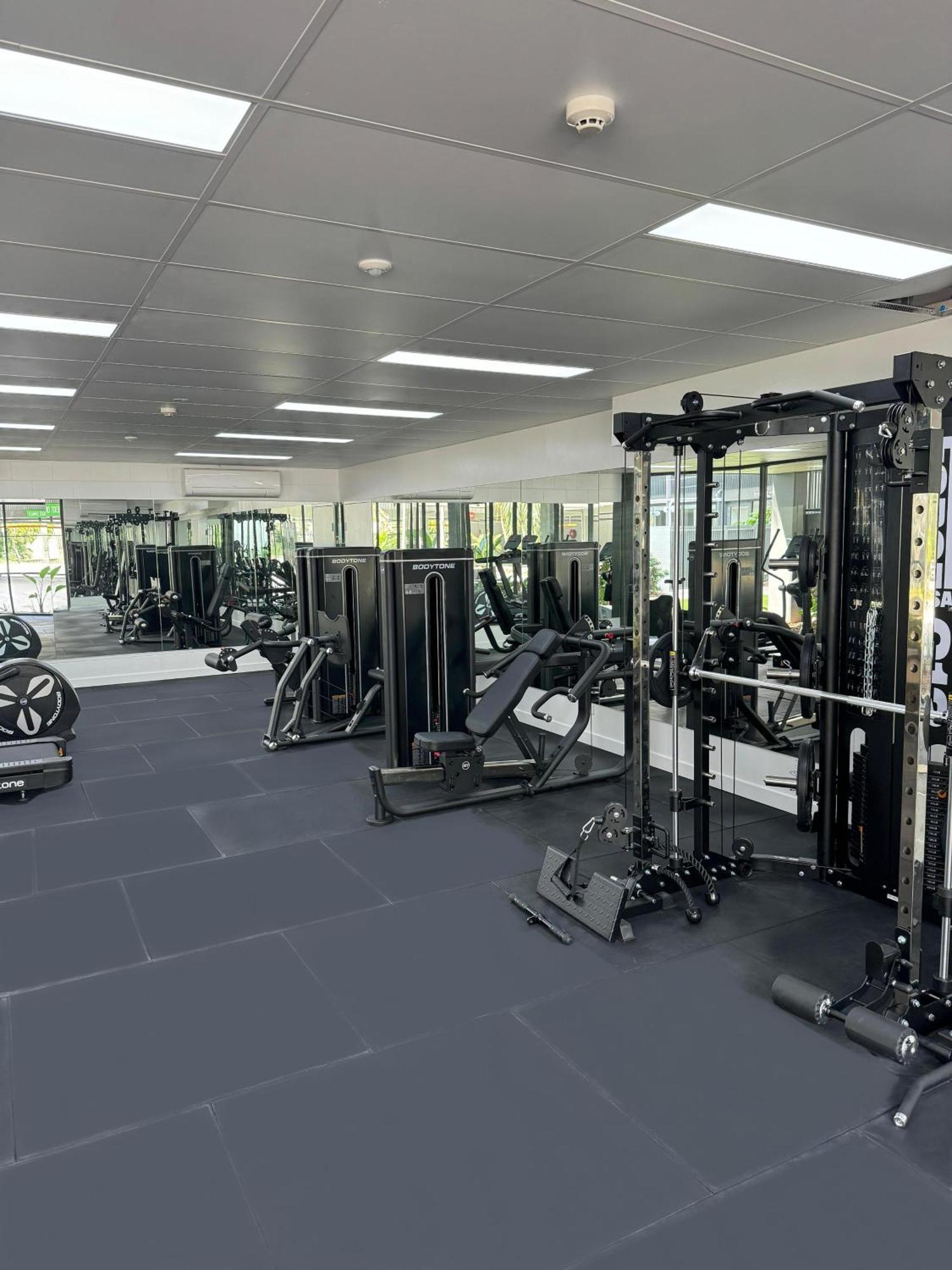 Belmoral Corporate Suites (Adults Only) Таунсвил Екстериор снимка