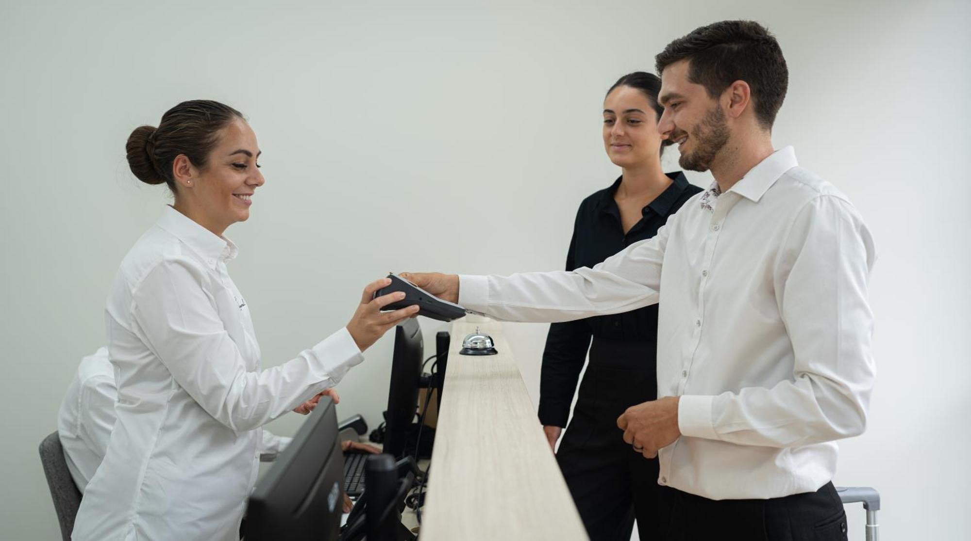 Belmoral Corporate Suites (Adults Only) Таунсвил Екстериор снимка